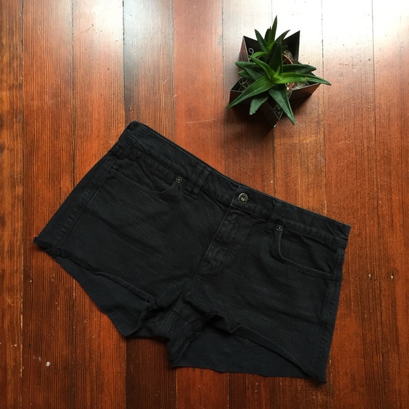 Madewell Pants - SALE🎉Madewell Faded Black Mid-Rise Shorts Size 28
